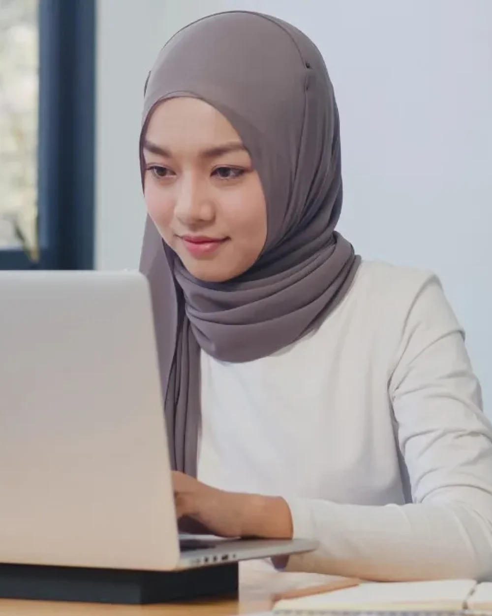 Female Tajweed Teacher is taking class