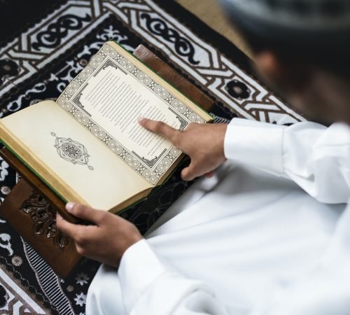muslim-man-studying-the-quran.jpg